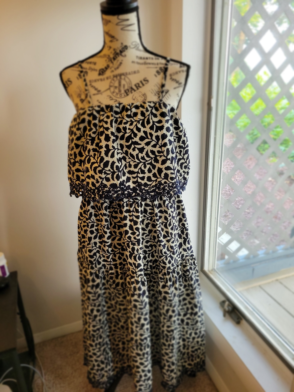 Time and Tru Navy and Off White  Maxi Dress With Lace Trim Nwot 8/10